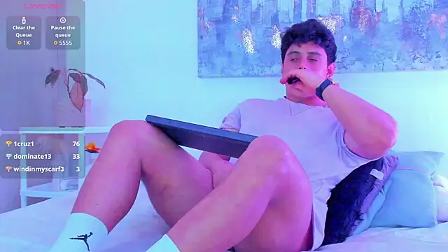 arminjones1 online show from November 27, 8:29 am