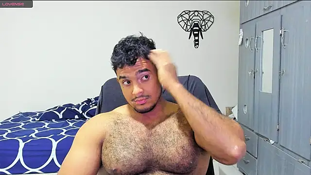 Snapshot of Big_furry_bear13 chatting on December 11, 5:01 am Big furry bear13 online show from December 11, 5:01 am