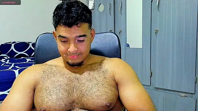 Snapshot of Big_furry_bear13 chatting on February 4, 6:14 am Big furry bear13 online show from February 4, 6:14 am