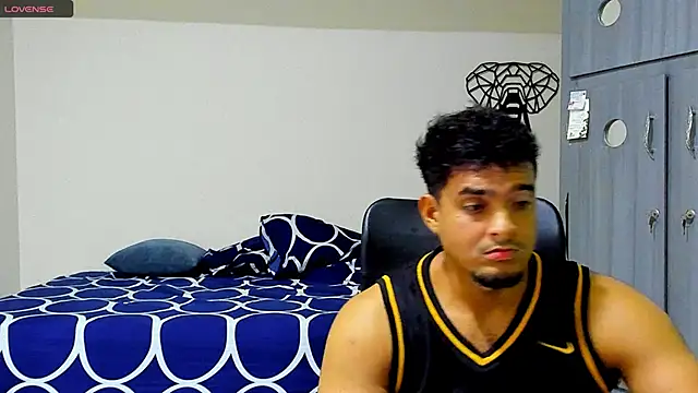 Snapshot of Big_furry_bear13 chatting on February 26, 4:58 am Big furry bear13 online show from February 26, 4:58 am