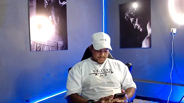 Snapshot of Big_furry_bear13 chatting on September 22, 5:07 am Big furry bear13 online show from September 22, 5:07 am