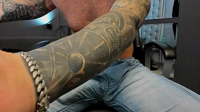 AronGrant online show from November 9, 10:52 am