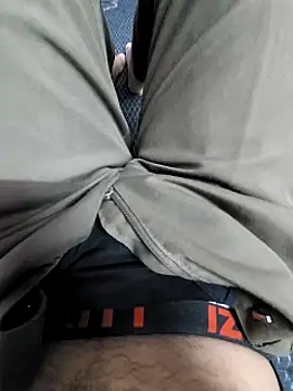 studboy1111 online show from December 17, 12:43 pm