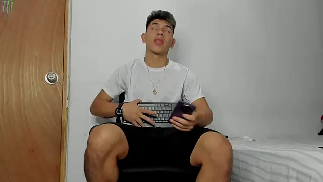 andrew rose  online show from February 19, 10:06 pm