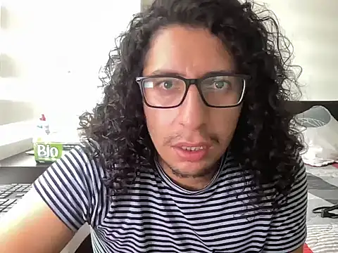 littlelatinhunter online show from January 6, 9:30 pm