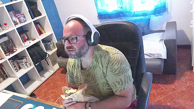 ravingr4d4 online show from July 7, 8:07 am