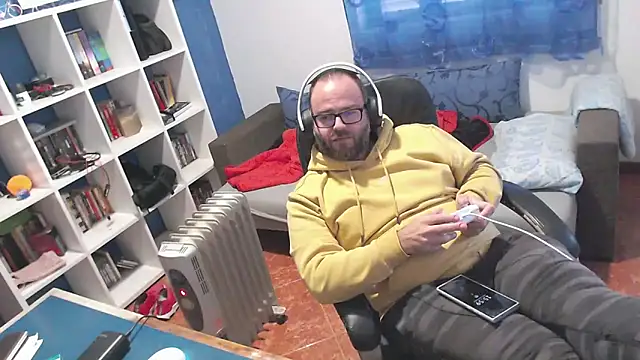 ravingr4d4 online show from November 27, 4:00 pm