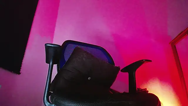 zacwatson  online show from November 26, 4:04 am