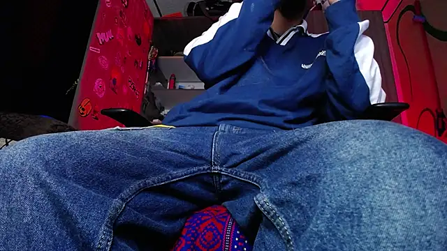 zacwatson  online show from October 9, 7:57 am