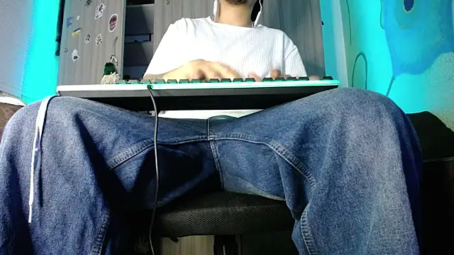 zacwatson  online show from December 15, 6:29 am