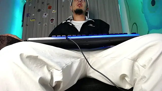 zacwatson  online show from December 3, 2:45 am