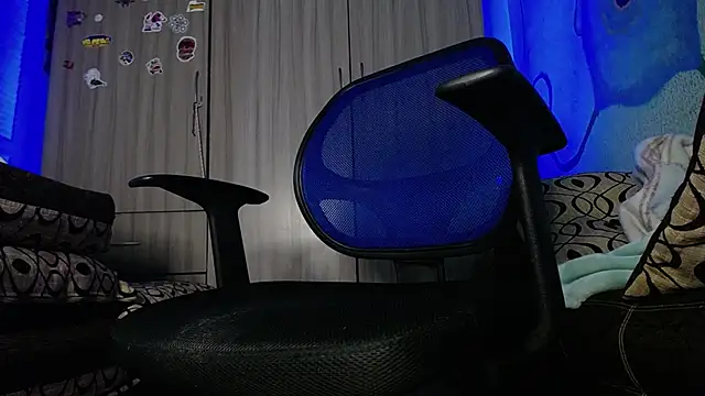 zacwatson  online show from February 1, 8:39 am