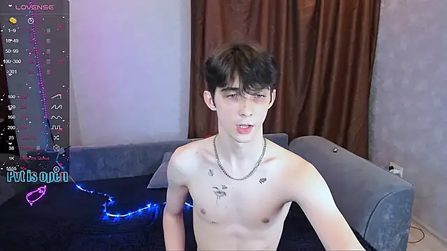 Aaron Boom online show from March 26, 9:30 pm