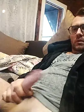 tomee83 online show from November 6, 6:05 am