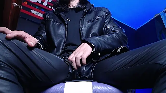 Dicaprioo  online show from February 4, 12:00 pm