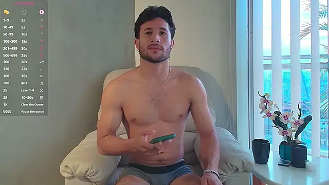 Snapshot of Valentinoford chatting on February 26, 11:02 pm Valentinoford online show from February 26, 11:02 pm
