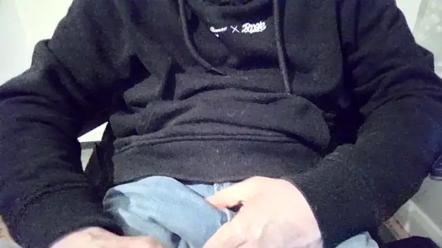 hornyguyuk1973 online show from April 9, 10:49 pm