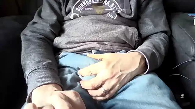 hornyguyuk1973 online show from March 25, 12:42 pm