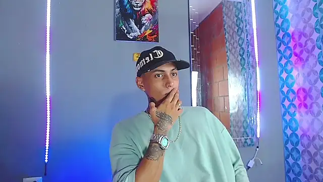 Liam lee online show from April 3, 11:23 pm