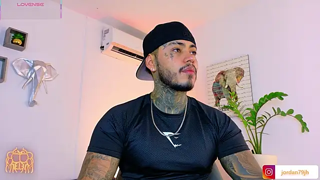 JordanSmiith  online show from July 14, 9:43 pm