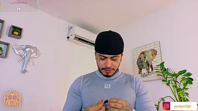 JordanSmiith  online show from June 24, 9:17 pm
