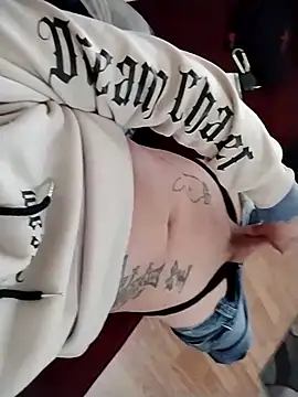 prettyboi6992 online show from December 15, 4:48 pm