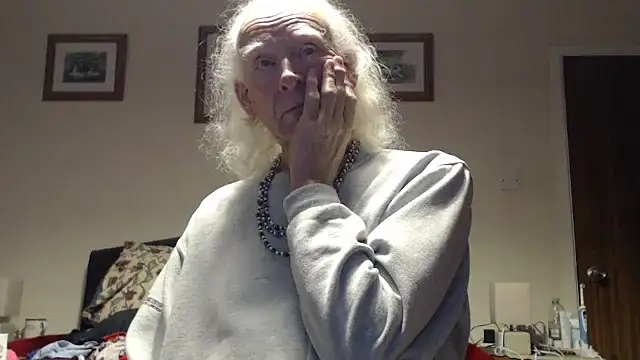 WaverlyKernow online show from November 5, 3:36 pm