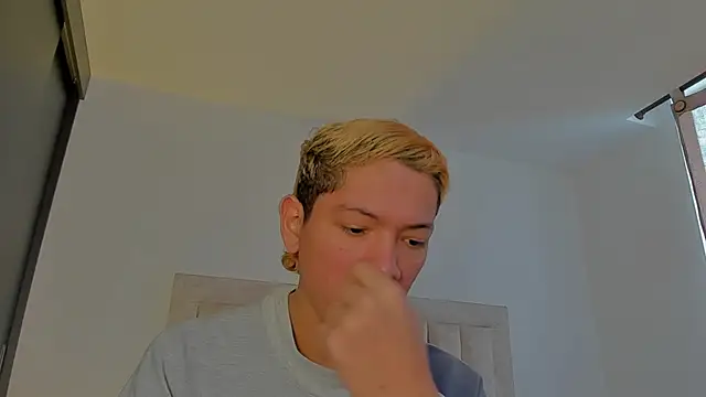 JulianRose 1 online show from November 24, 1:34 pm