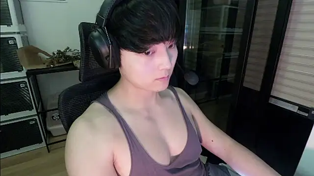 Tkcqcc online show from April 19, 3:33 pm