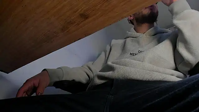 s sven03 online show from December 4, 5:27 am