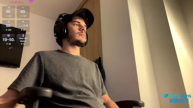 Snapshot of ilytheo chatting on October 10, 6:07 am ilytheo online show from October 10, 6:07 am