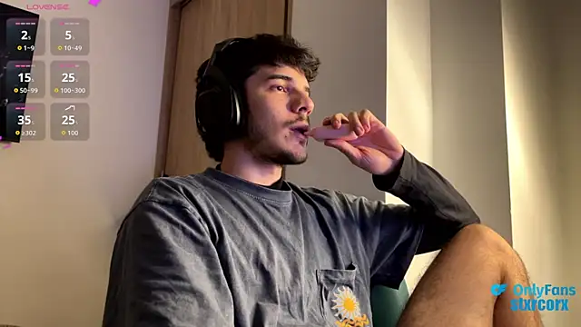 Snapshot of ilytheo chatting on October 7, 5:33 am ilytheo online show from October 7, 5:33 am