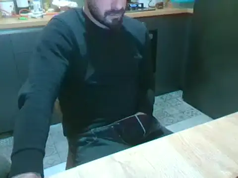 giorgakaci69 online show from December 23, 11:49 pm