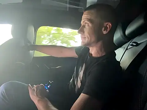 Snapshot of trash4cash chatting on October 4, 10:36 pm trash4cash online show from October 4, 10:36 pm