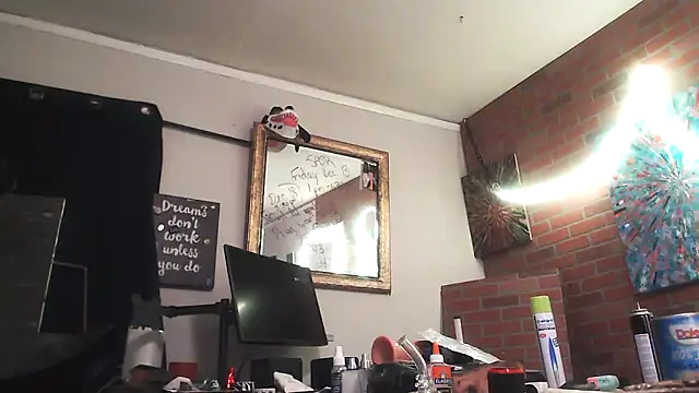 Snapshot of trash4cash chatting on January 18, 2:07 am trash4cash online show from January 18, 2:07 am