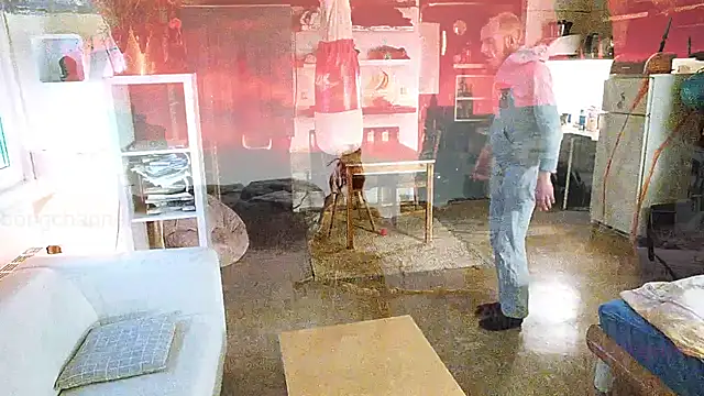 Snapshot of BongChannel chatting on January 7, 2:05 pm BongChannel online show from January 7, 2:05 pm