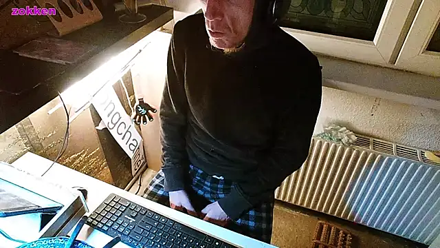 Snapshot of BongChannel chatting on January 11, 5:20 am BongChannel online show from January 11, 5:20 am