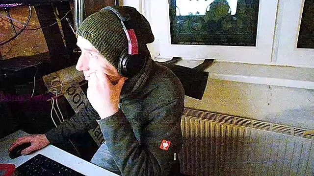 Snapshot of BongChannel chatting on January 2, 1:38 am BongChannel online show from January 2, 1:38 am