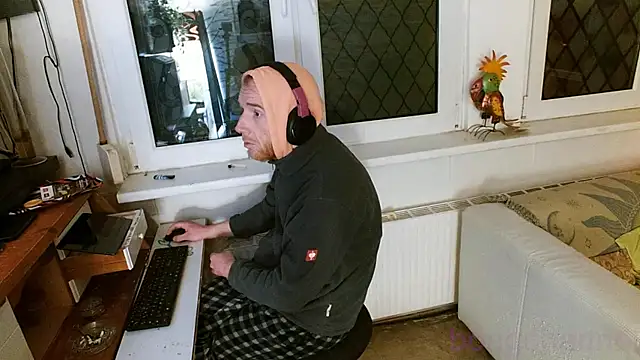 Snapshot of BongChannel chatting on December 3, 5:55 pm BongChannel online show from December 3, 5:55 pm