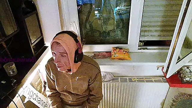 Snapshot of BongChannel chatting on January 3, 6:03 pm BongChannel online show from January 3, 6:03 pm