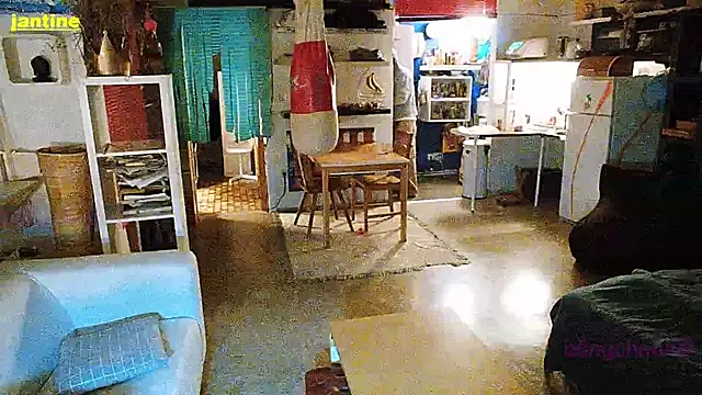 Snapshot of BongChannel chatting on January 5, 12:20 am BongChannel online show from January 5, 12:20 am