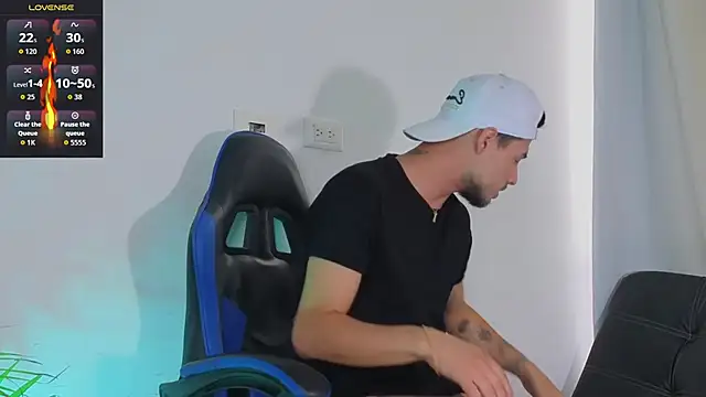 EdwardRoss  online show from February 25, 9:38 pm