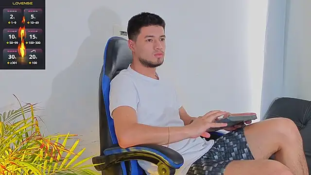 EdwardRoss  online show from March 23, 7:42 pm