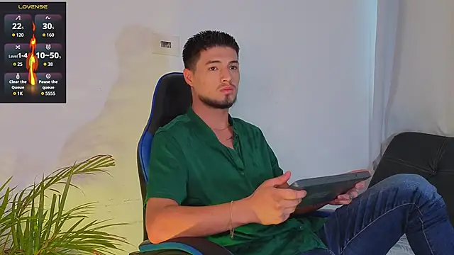 EdwardRoss  online show from April 5, 10:06 pm