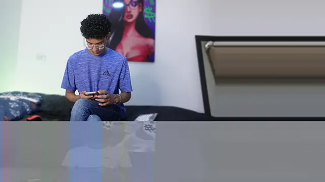 harrytwink18 online show from December 23, 1:24 pm