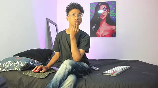 harrytwink18 online show from March 3, 1:15 pm