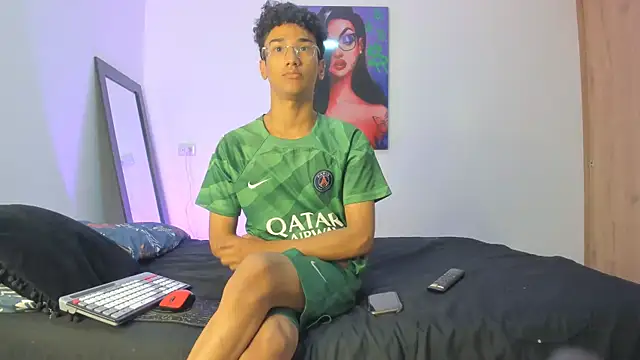 harrytwink18 online show from March 18, 1:12 pm