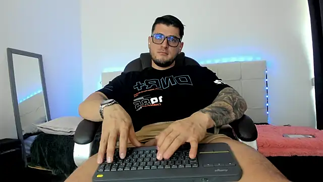 Teilor Creed online show from December 20, 8:49 pm