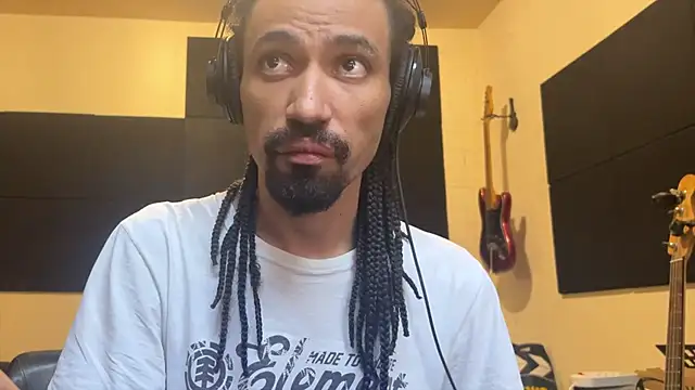 hotcamboy420 online show from November 22, 8:52 pm