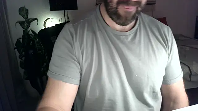 Snapshot of Mr_Beef chatting on December 7, 10:06 pm Mr Beef online show from December 7, 10:06 pm
